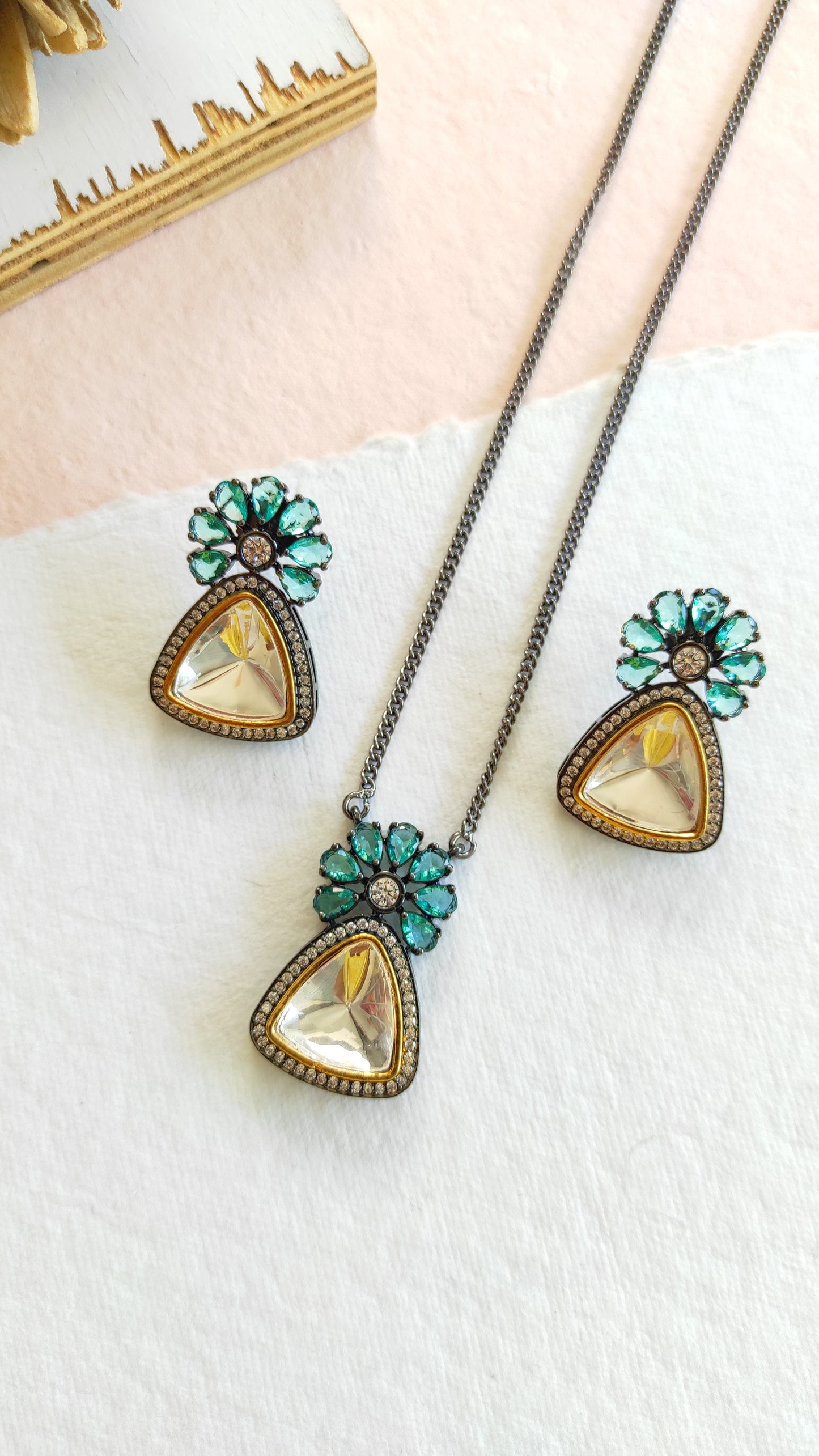 Vriti Moissanite black metal necklace studs set