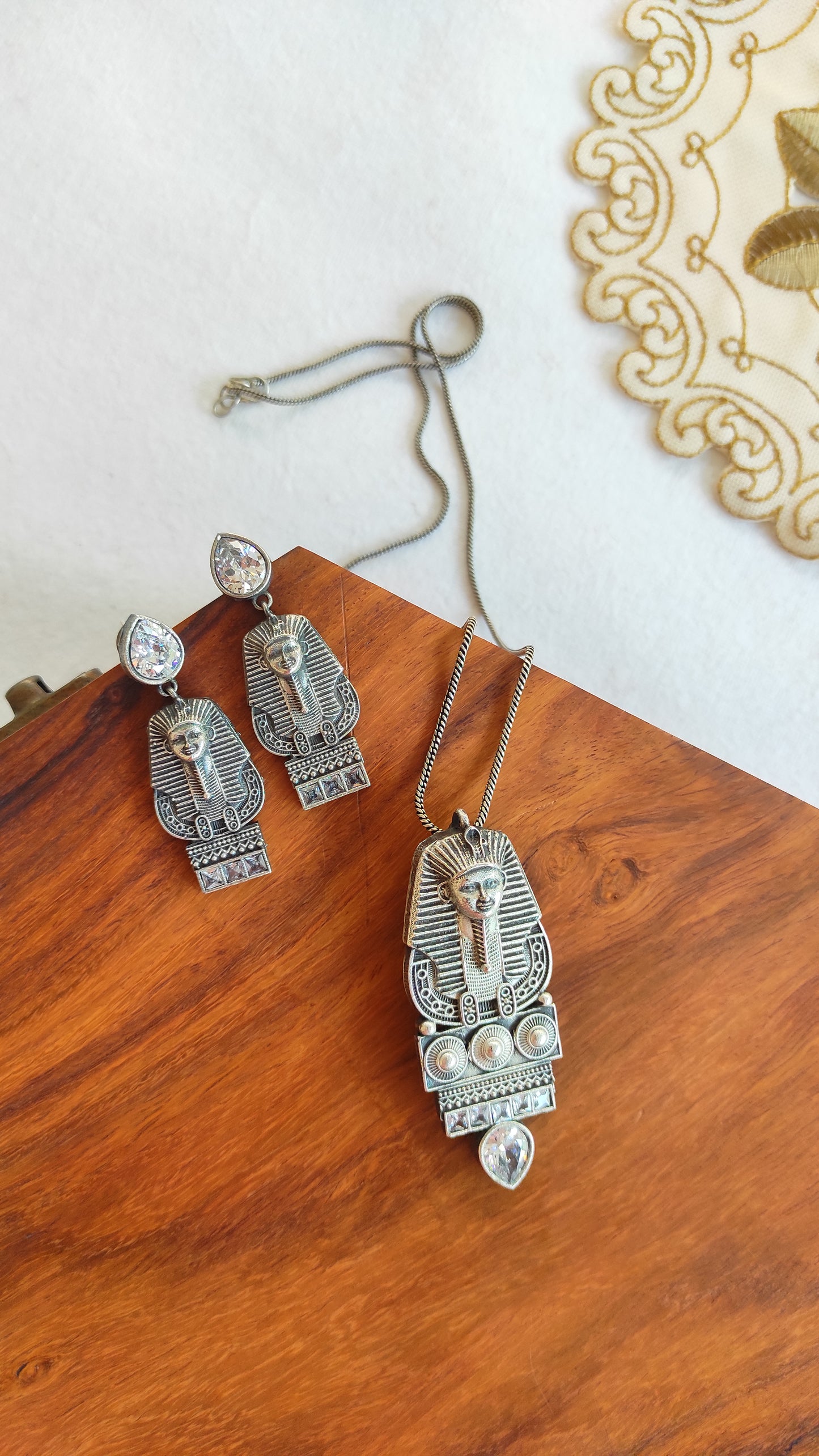 Egyptian pendant earrings set