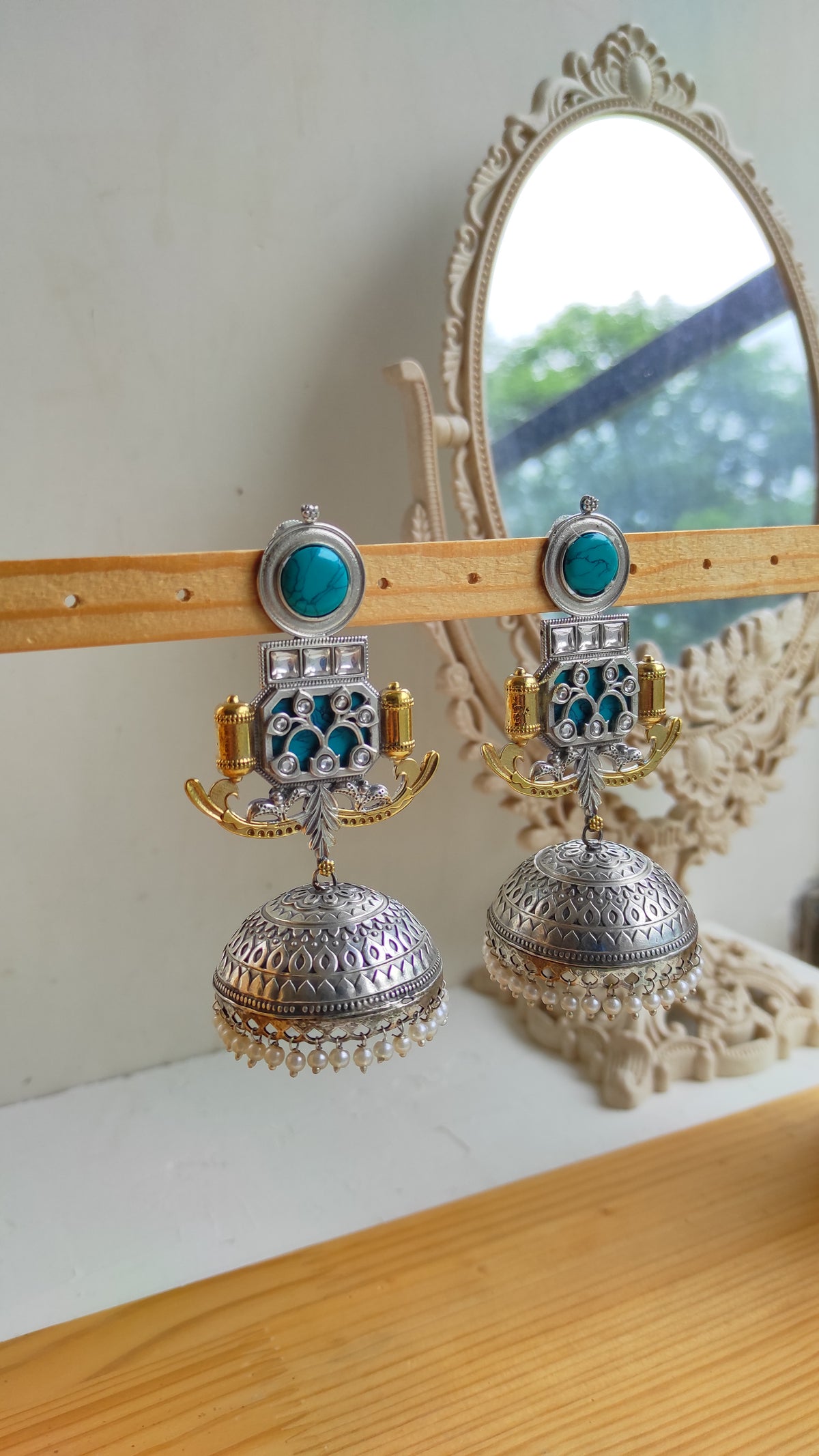Suneela dualtone statement jhumka