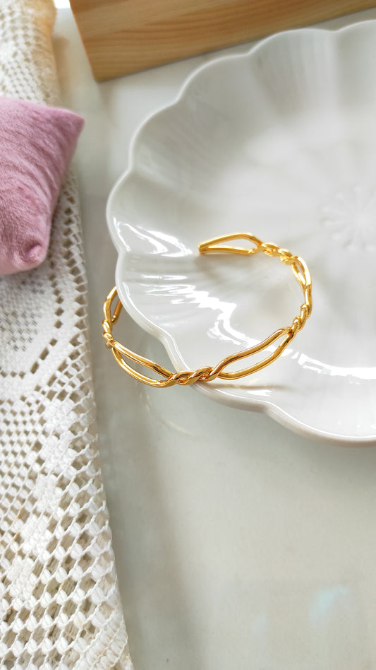 Twisted kada bracelet