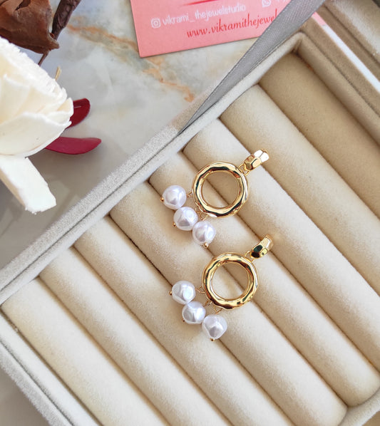 Pearl golden earrings