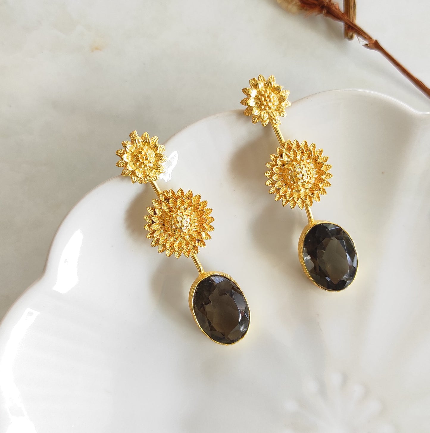 Flora golden earrings