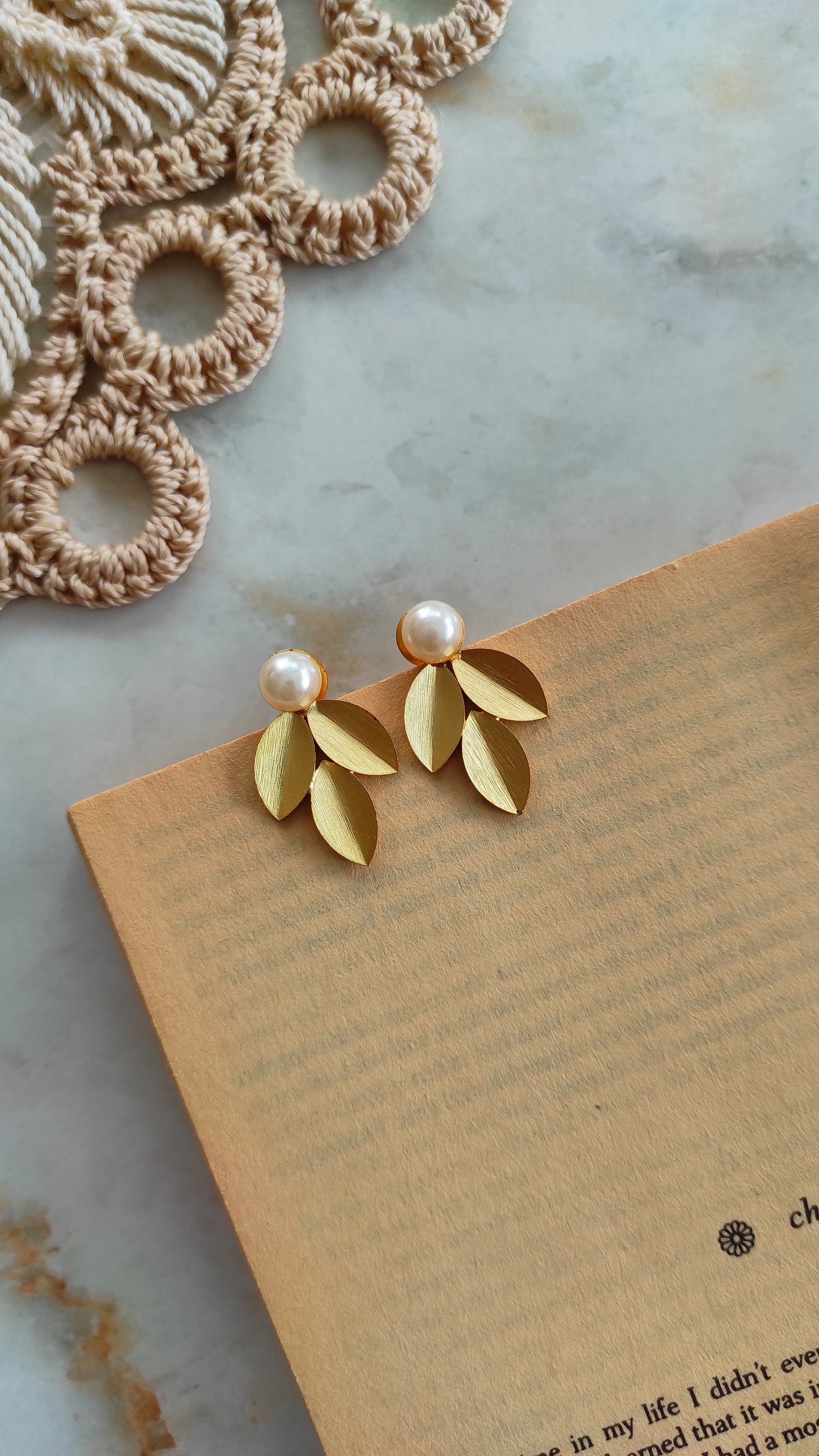 Leafy golden studs earrings