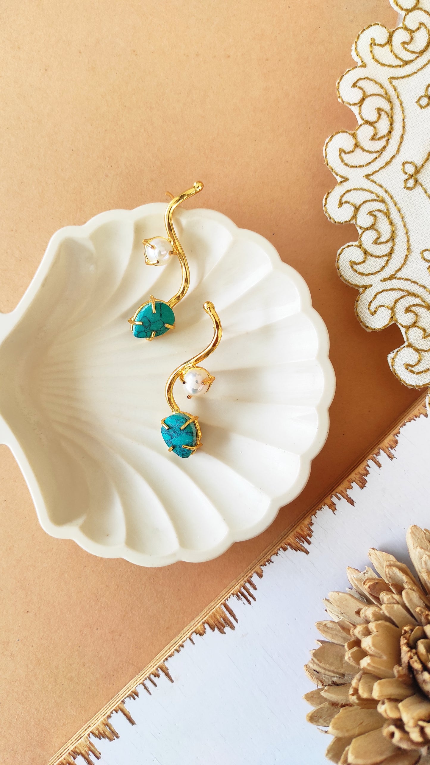 Golden turquoise studs earrings (real pearl)