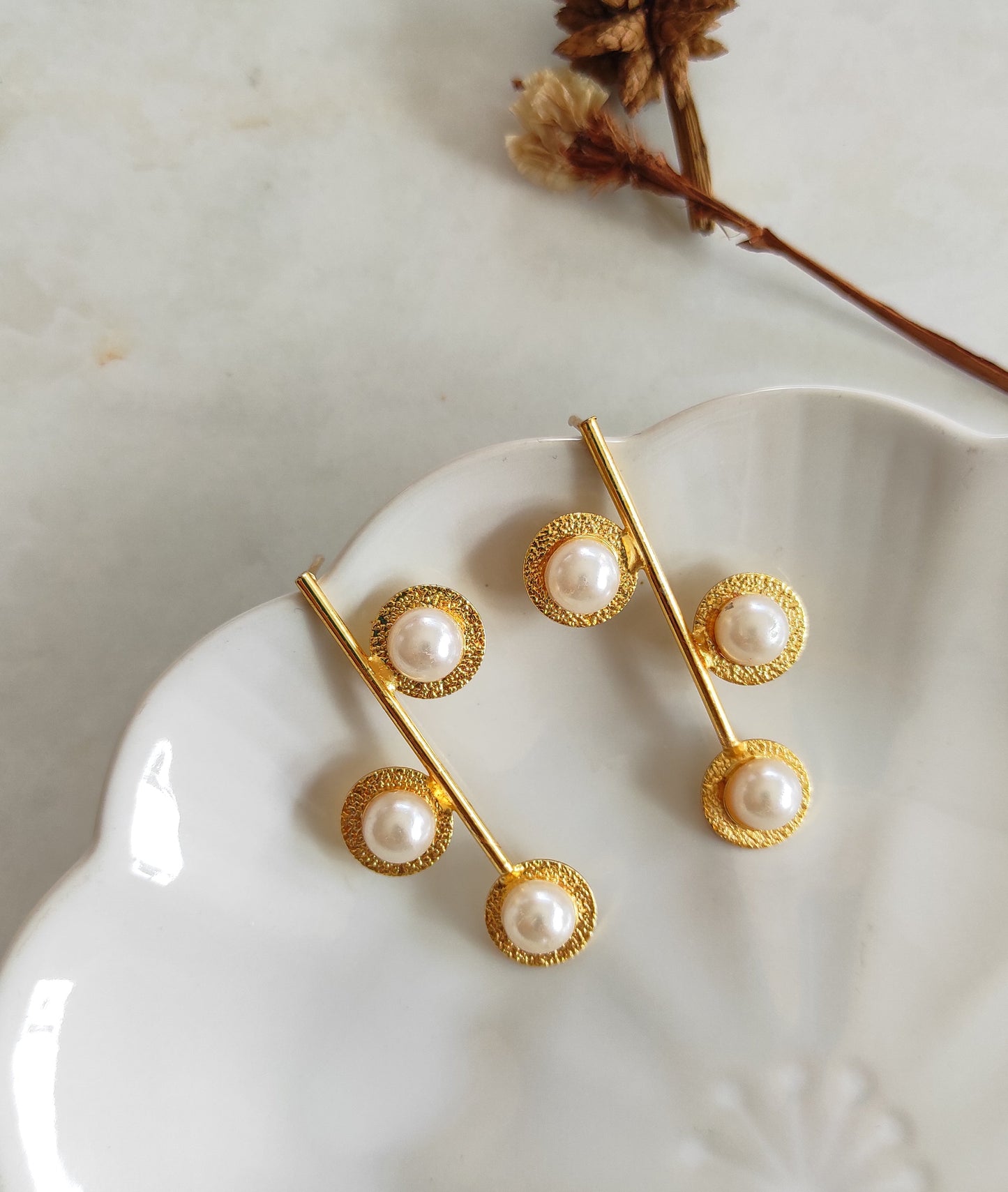 Tri-pearl golden earrings