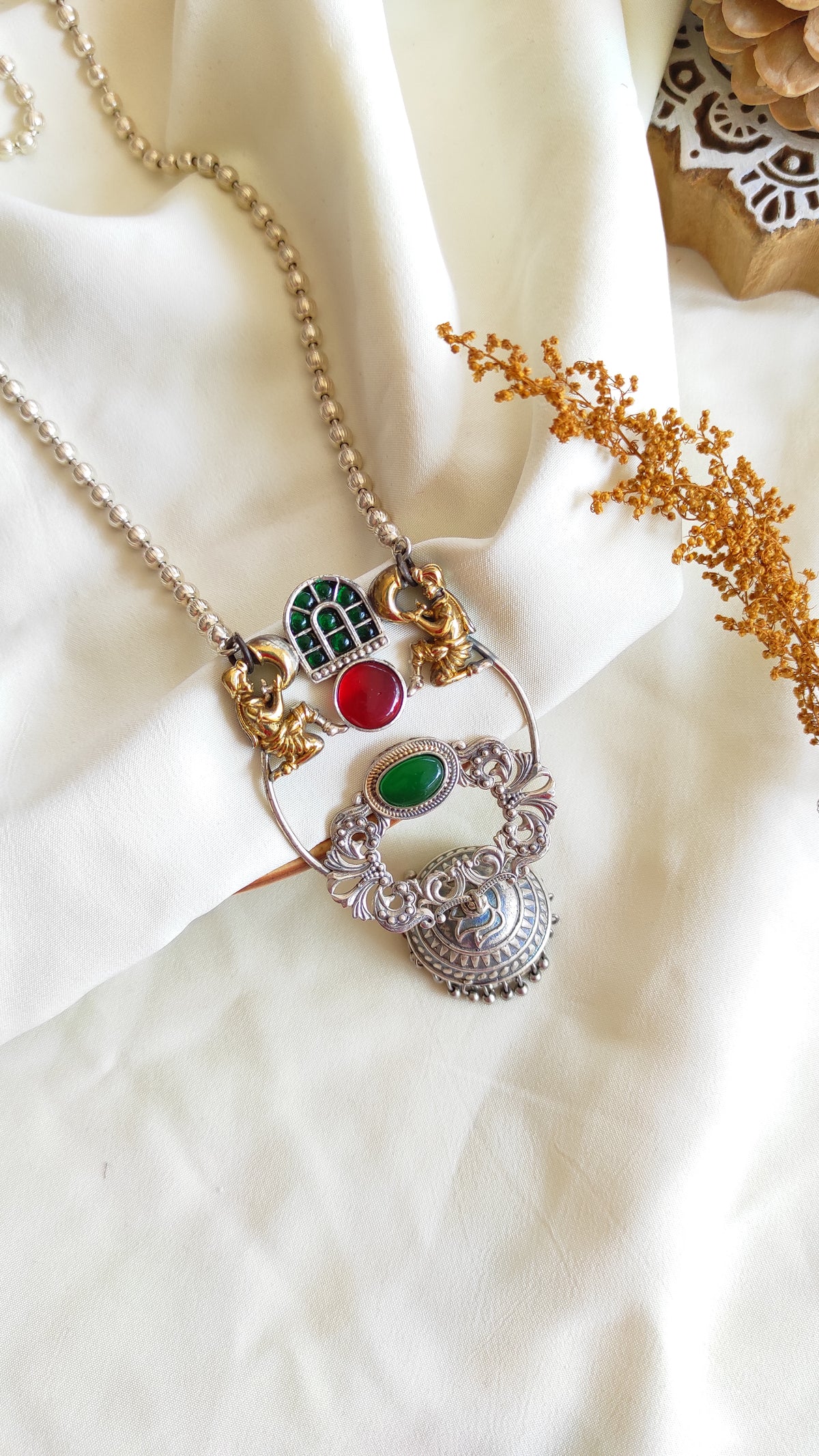 Laali long chain pendant