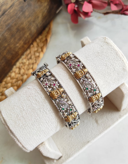 Dualtone, screw opening bangles with Ganapati ji, Laxmiji motifs
