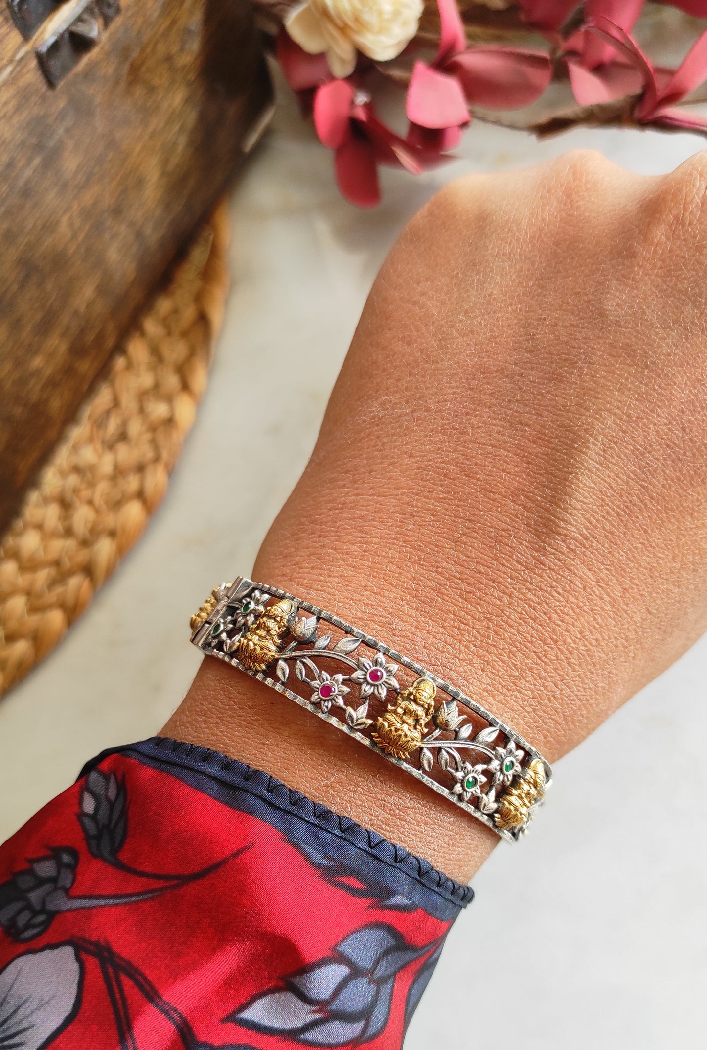 Dualtone, screw opening bangles with Ganapati ji, Laxmiji motifs