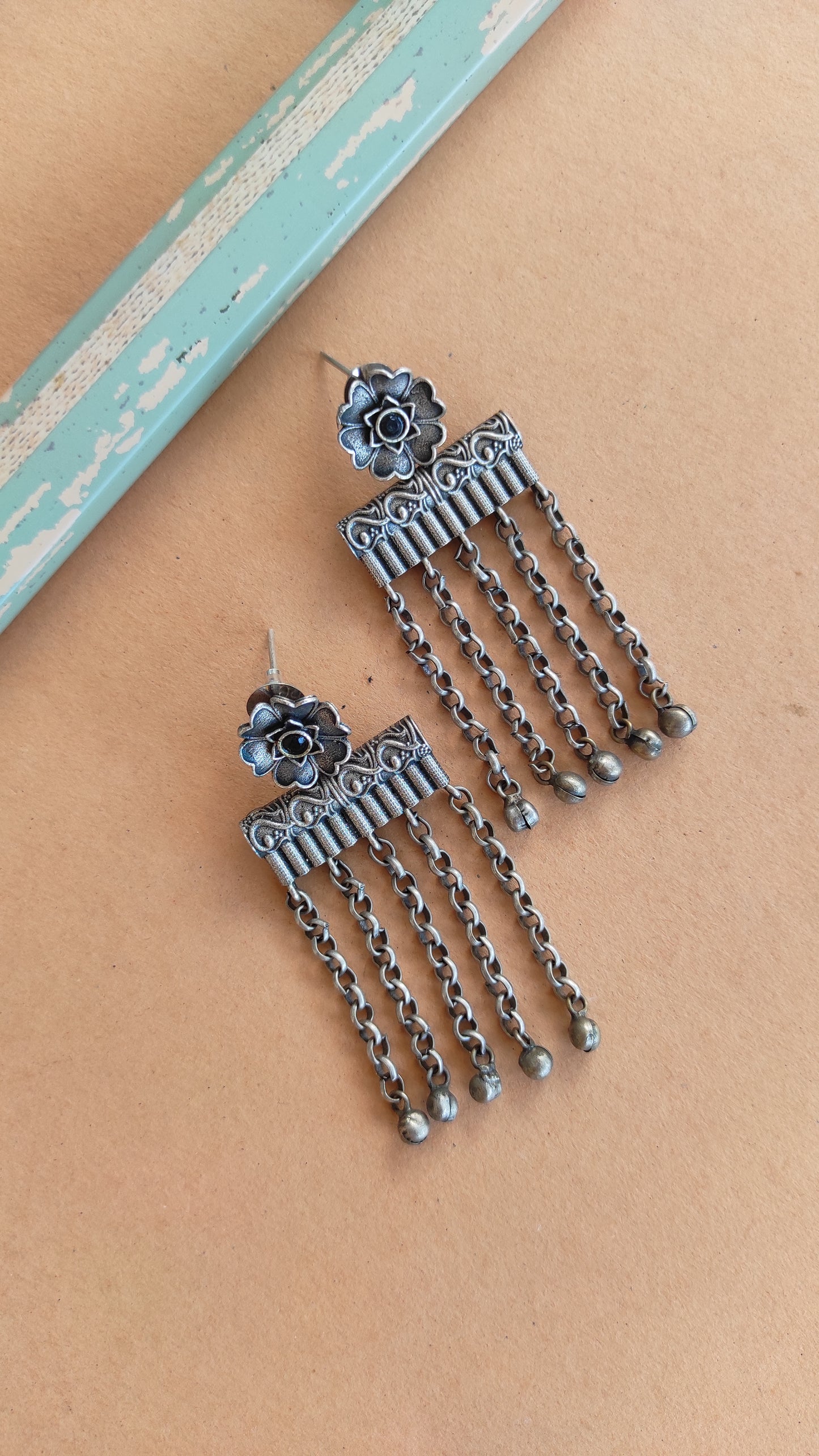 Avanti silver look alike earrings SRE1