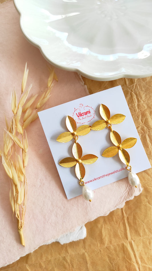 Golden leaf earrings with hanging pearl