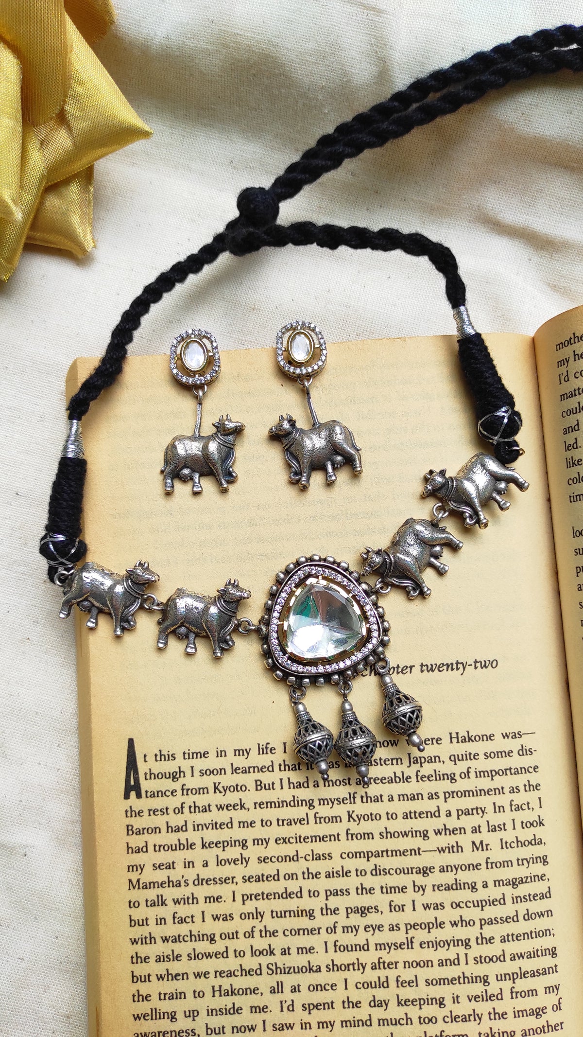 Nandi silver lookalike necklace