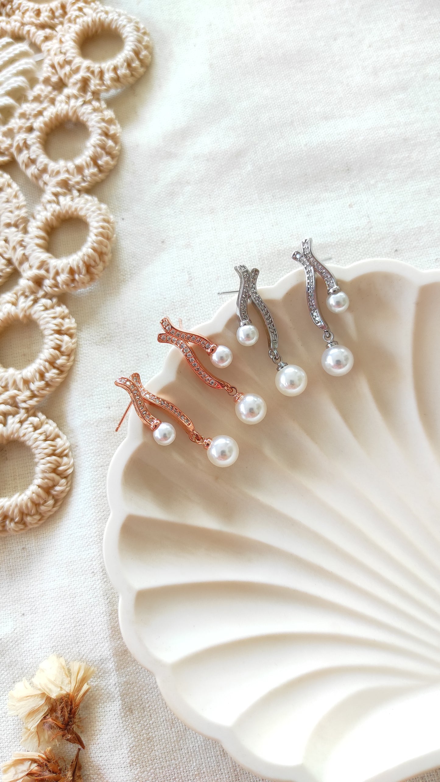 Pearl studs earrings