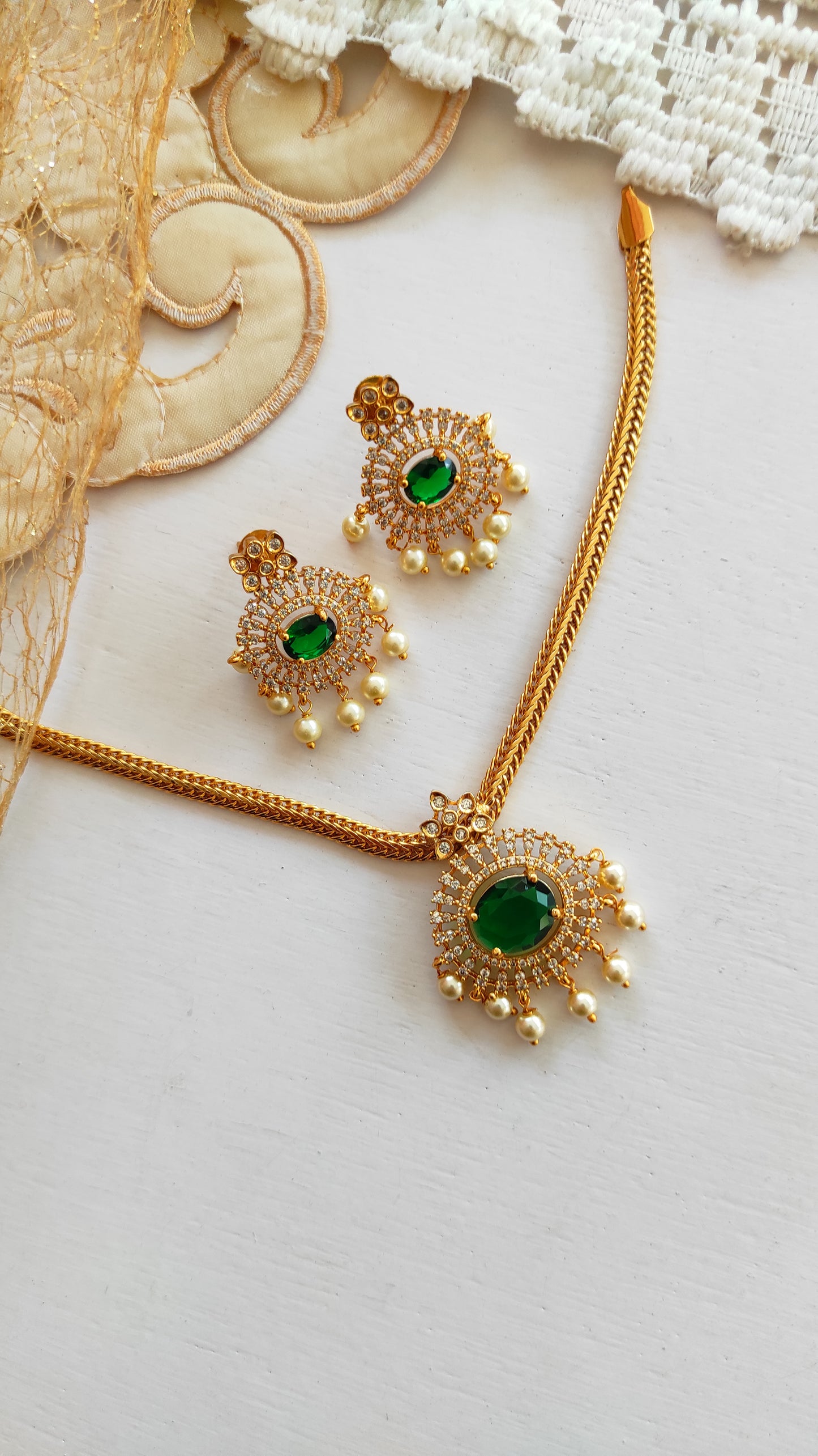 Triya golden necklace set