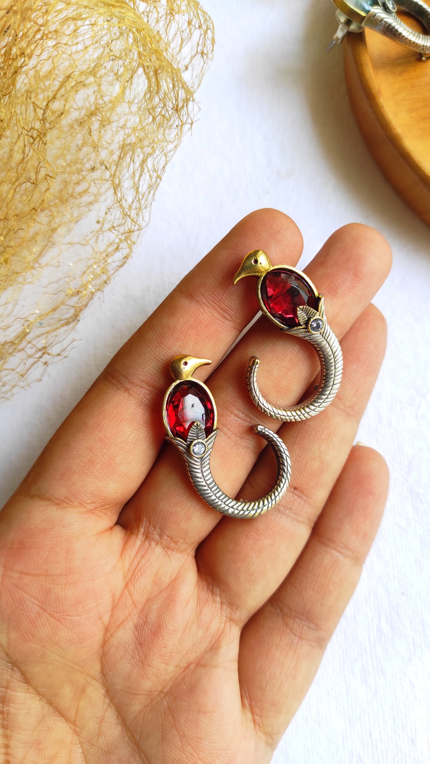 Pihu stones studs earrings DTE2