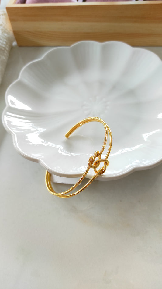 Double knot kada bracelet