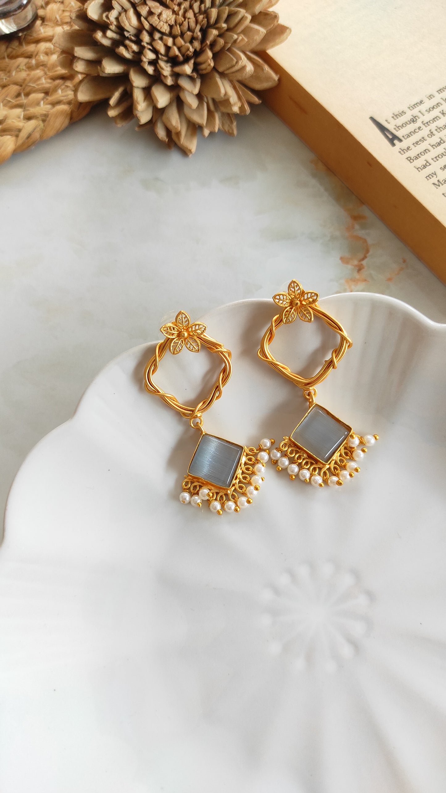 Vanita golden earrings