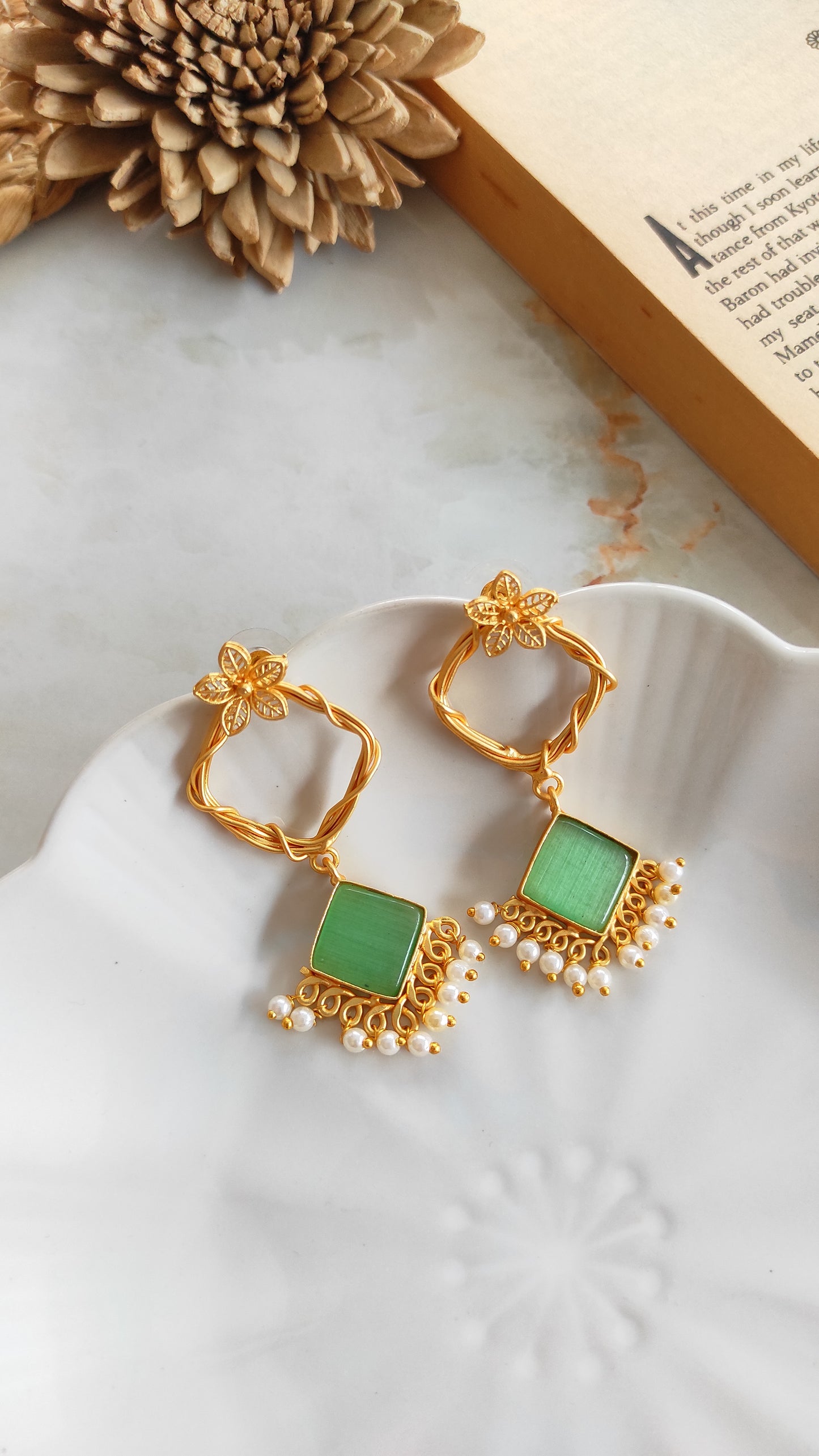 Vanita golden earrings