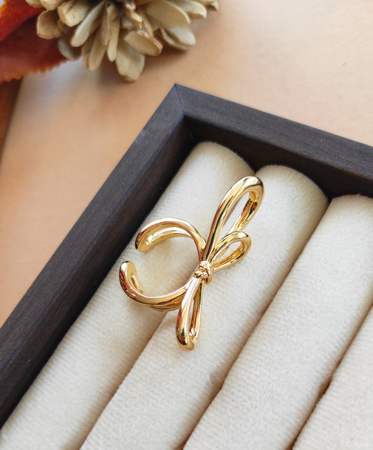 Double bow gold plated adjustable finger ring