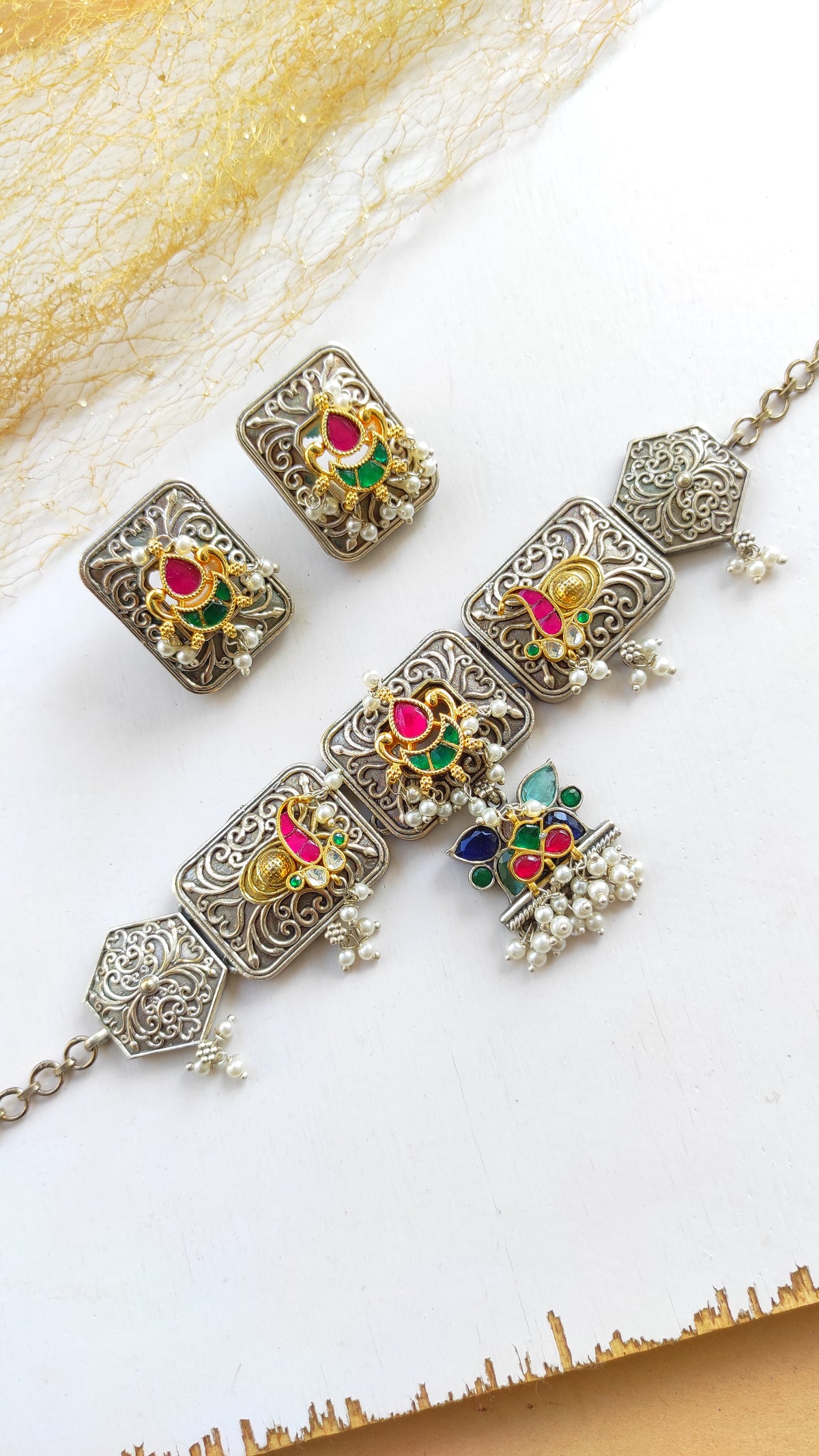Dvija pachi kundan dual tone necklace