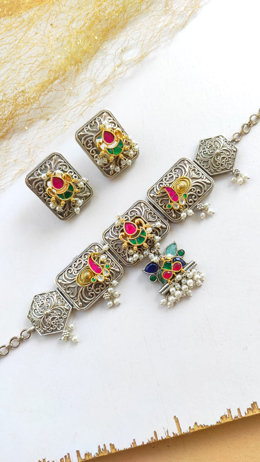 Dvija pachi kundan dual tone necklace