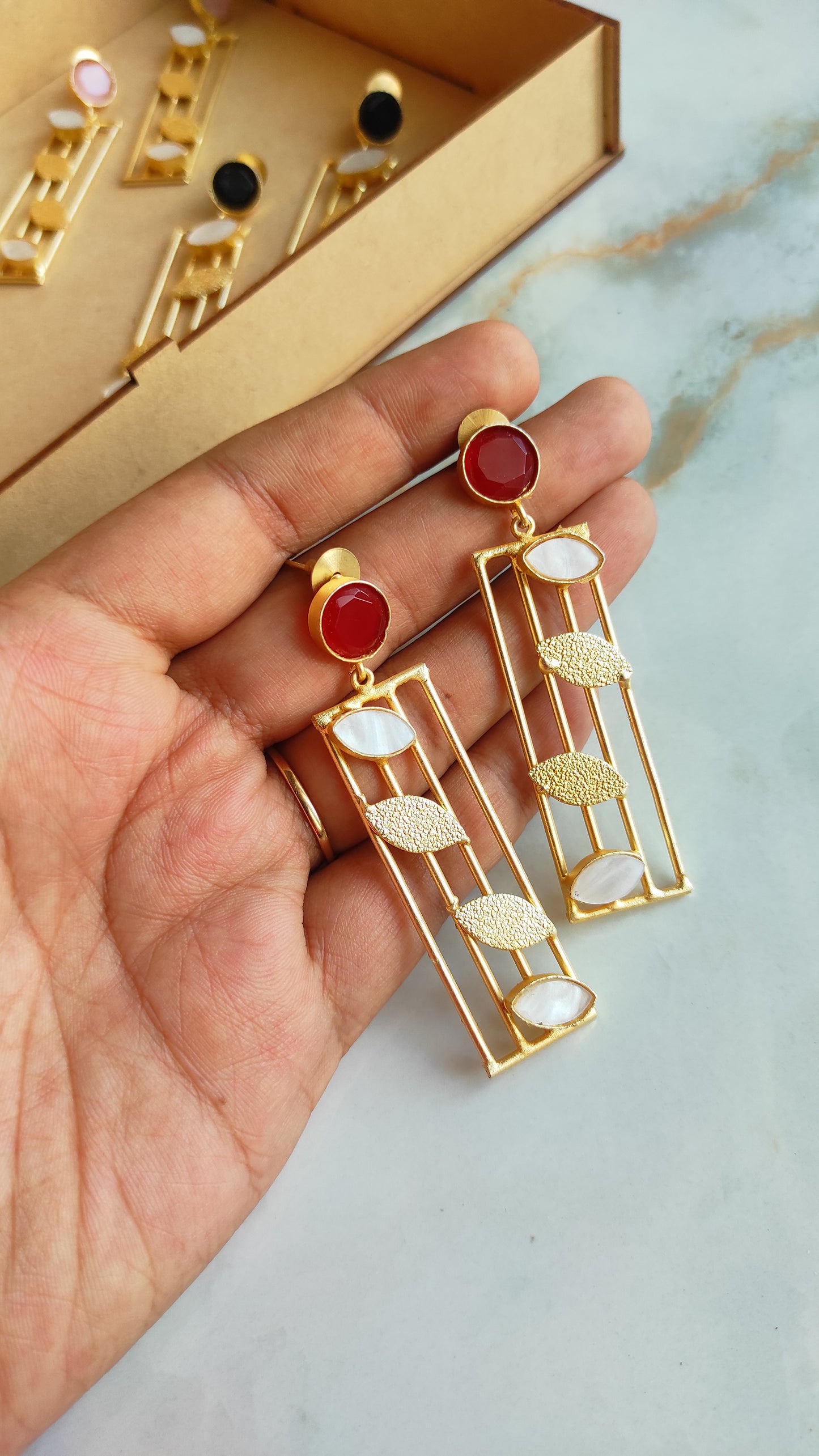 Rectangular leafy danglers