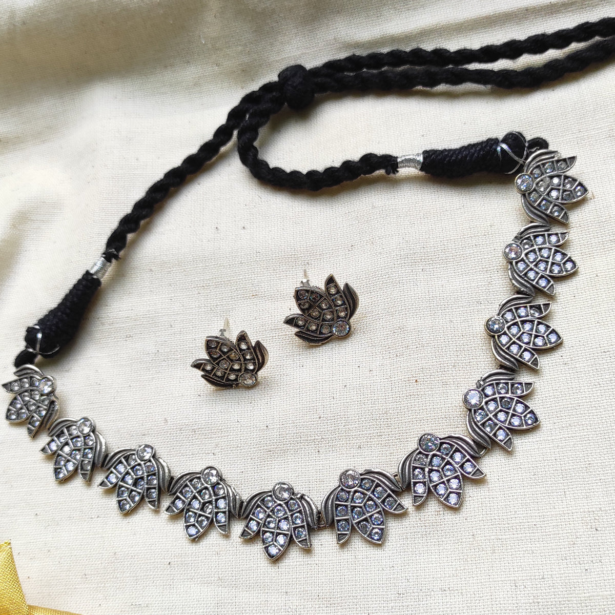 Lotus dori necklace