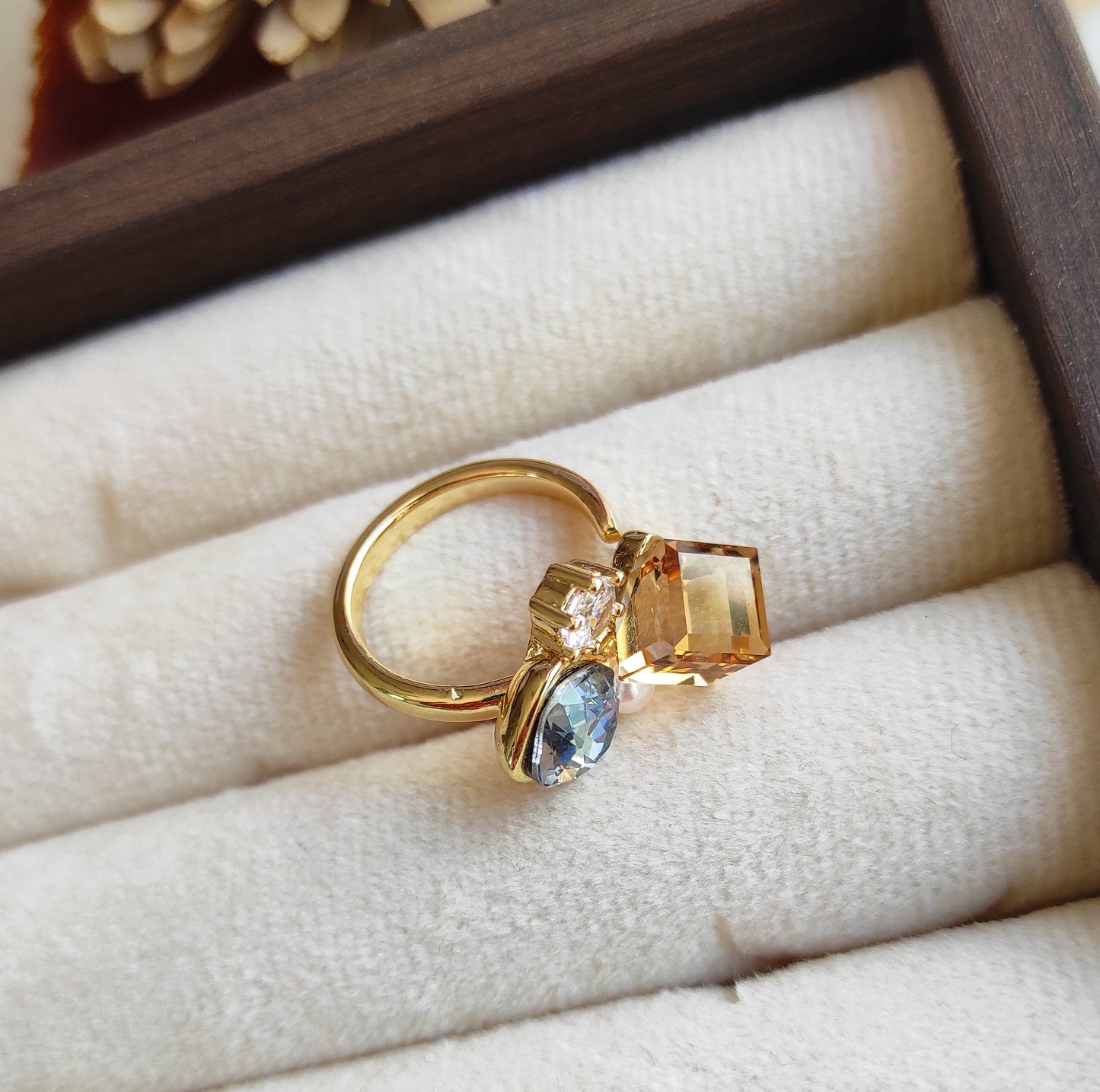 Shozni stone adjustable finger ring