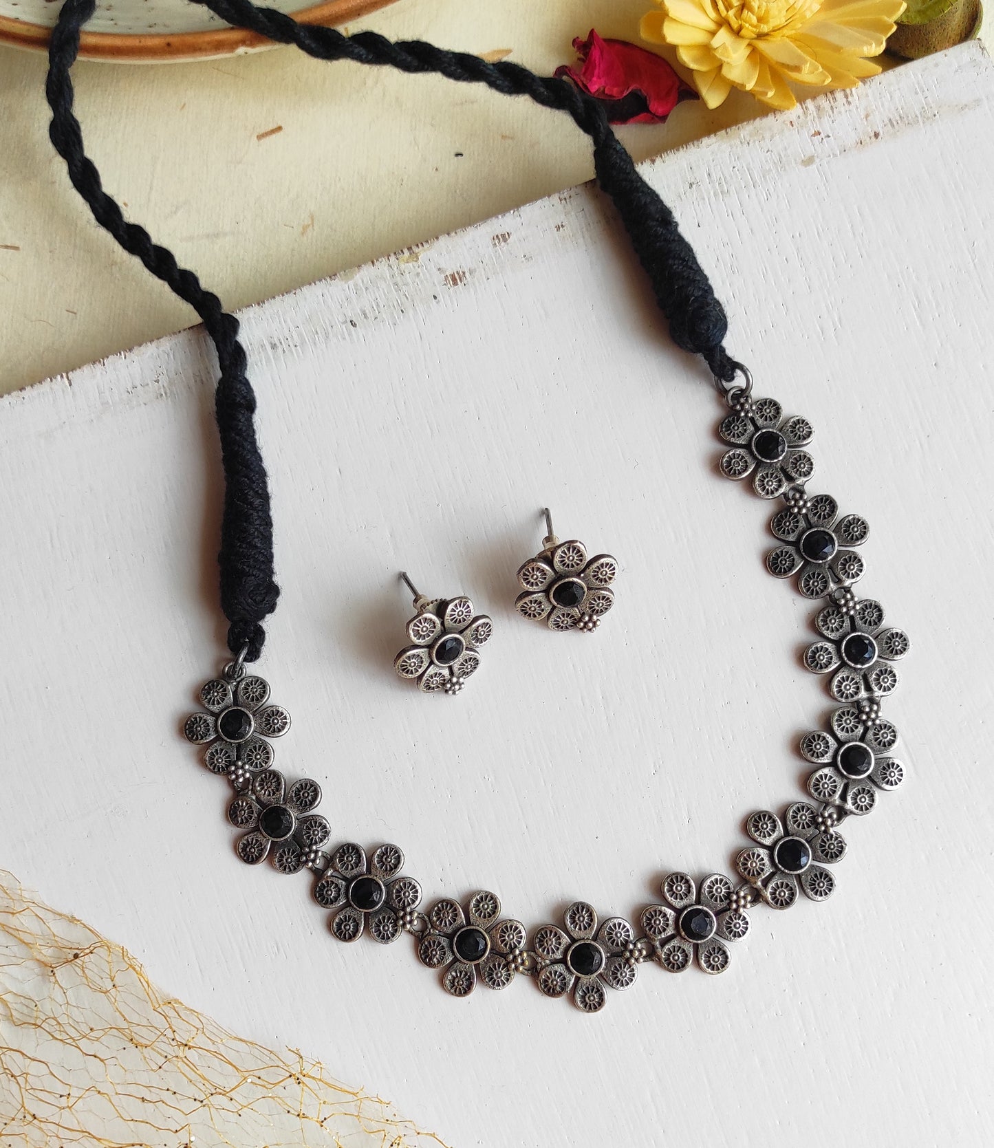 Simmi silver lookalike flower necklace studs set