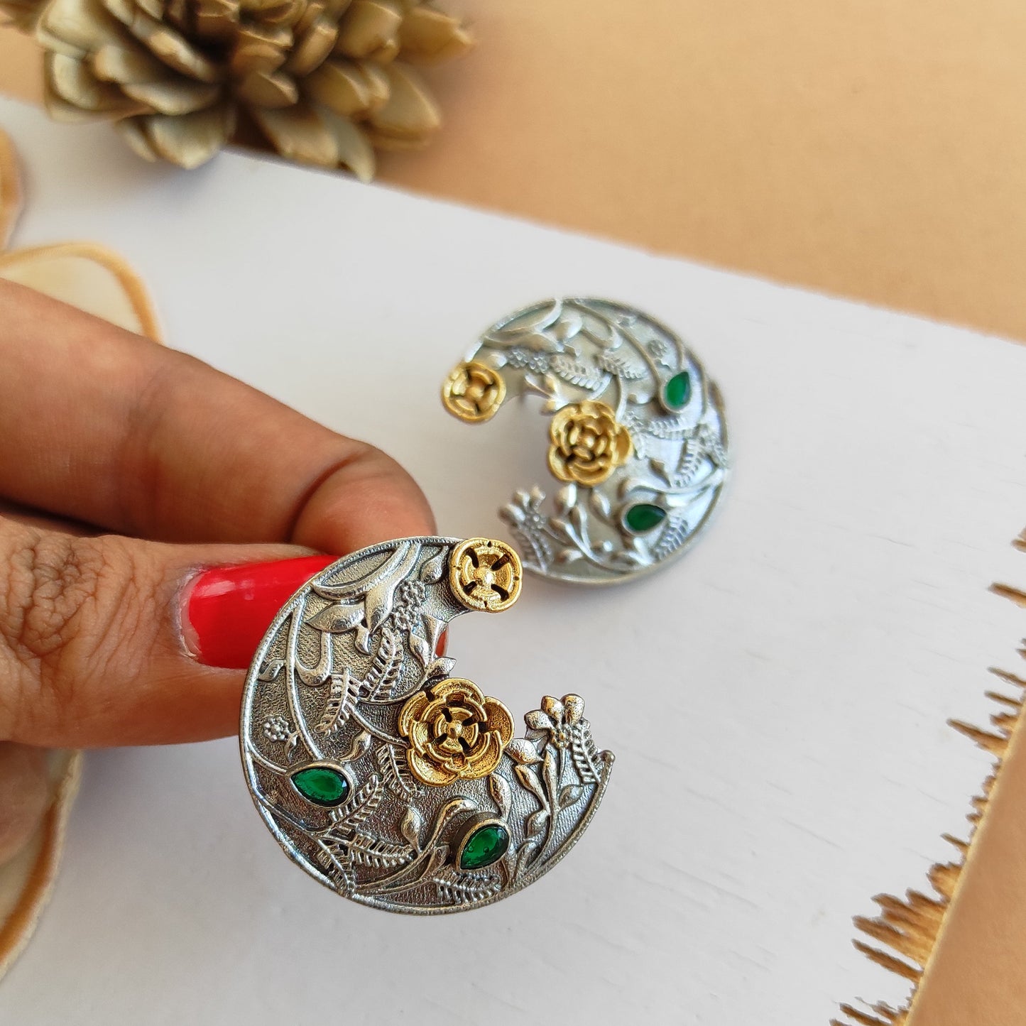 Mrinal dualtone studs earrings DTE2