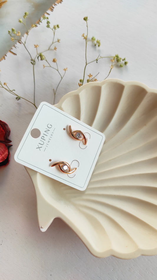 Golden eye stud earrings