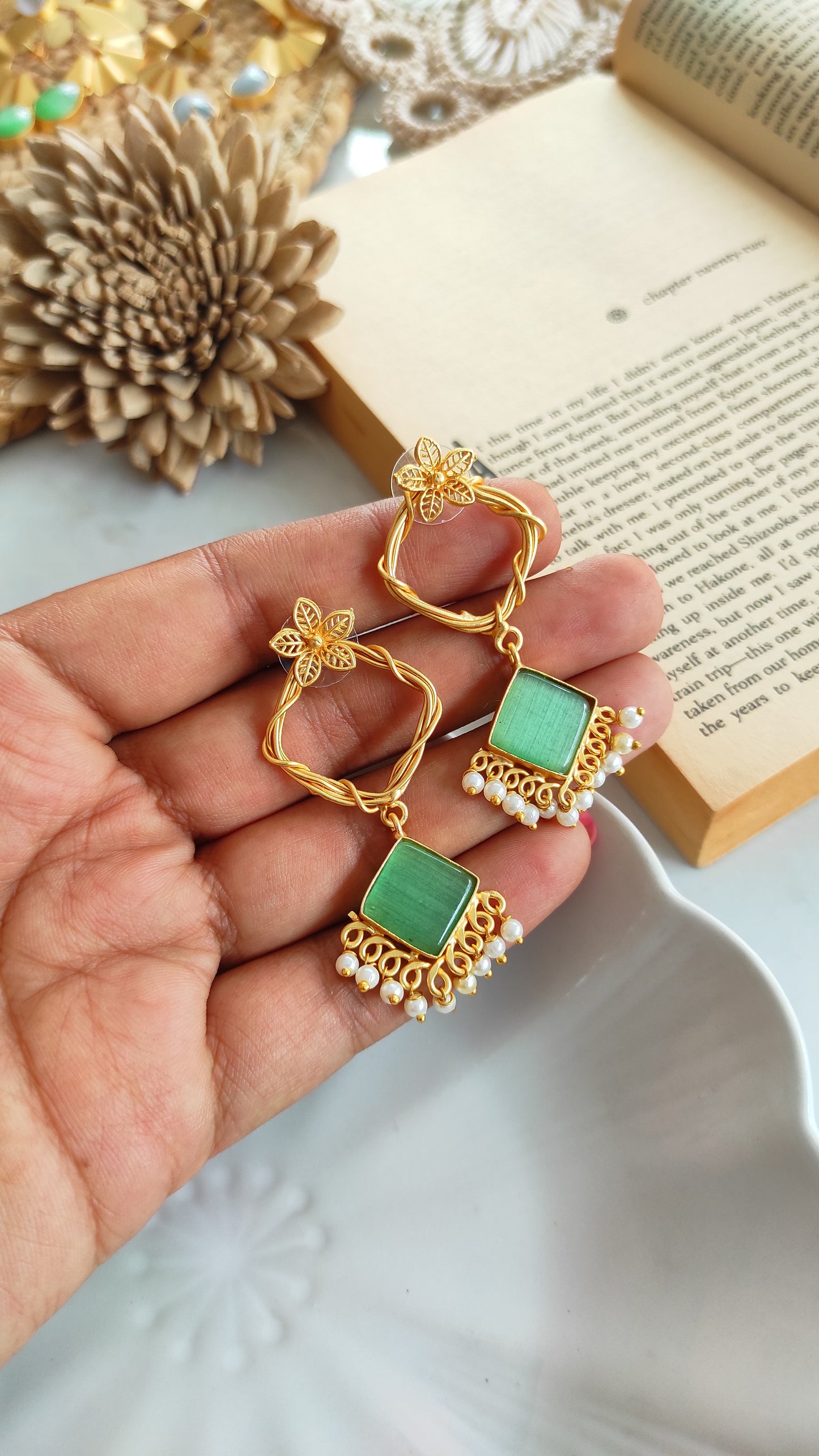 Vanita golden earrings